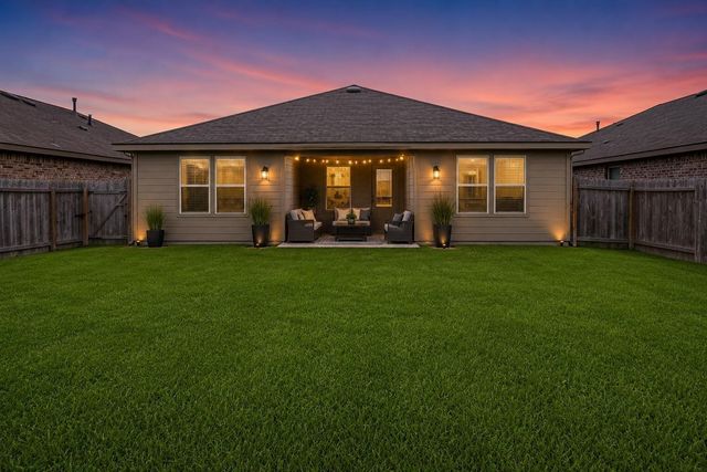 927 Petunia Falls Lane, Rosharon, TX 77583