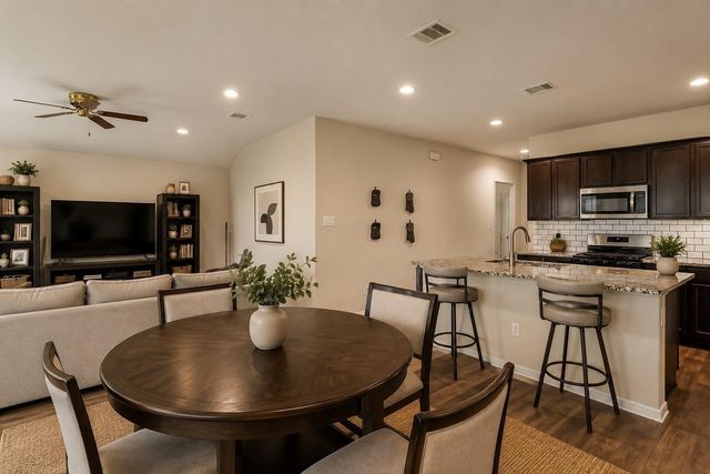 927 Petunia Falls Lane, Rosharon, TX 77583