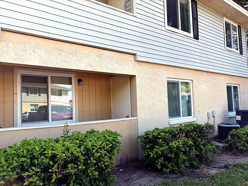 228 THORN TREE PLACE 228, Brandon, FL 33510
