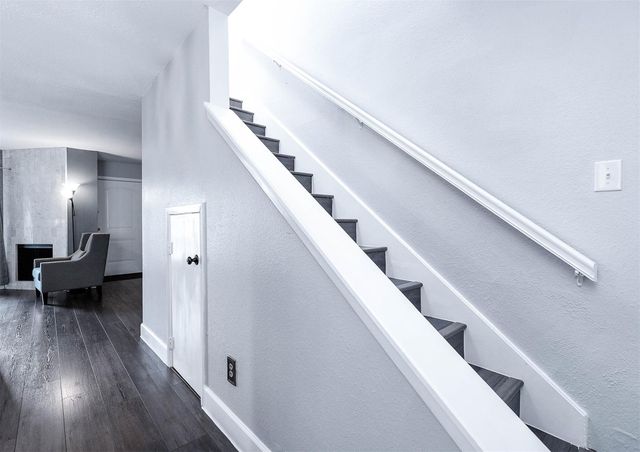 5052 Glenmont Drive F6, Houston, TX 77081