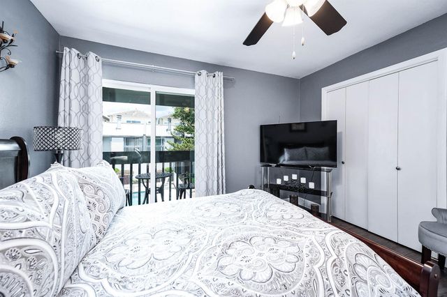 5052 Glenmont Drive F6, Houston, TX 77081