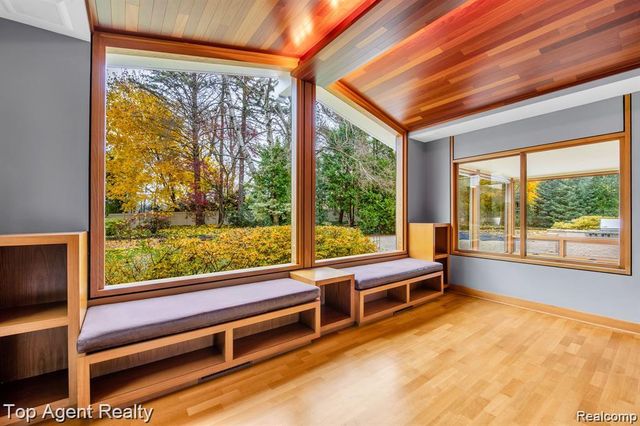 5760 Snowshoe Circle, Bloomfield Hills, MI 48301