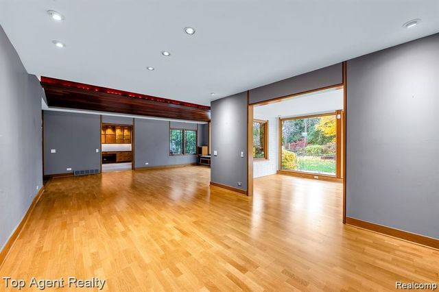 5760 Snowshoe Circle, Bloomfield Hills, MI 48301