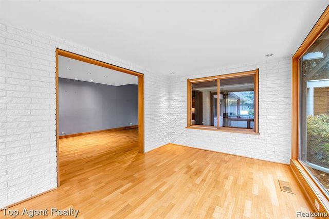 5760 Snowshoe Circle, Bloomfield Hills, MI 48301