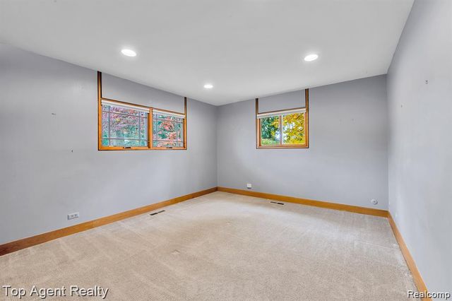 5760 Snowshoe Circle, Bloomfield Hills, MI 48301