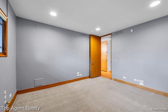 5760 Snowshoe Circle, Bloomfield Hills, MI 48301
