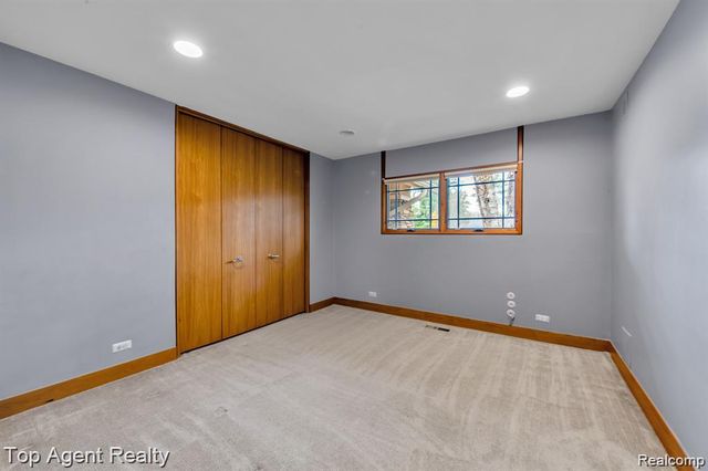 5760 Snowshoe Circle, Bloomfield Hills, MI 48301