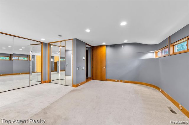 5760 Snowshoe Circle, Bloomfield Hills, MI 48301