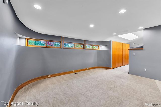 5760 Snowshoe Circle, Bloomfield Hills, MI 48301