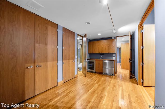 5760 Snowshoe Circle, Bloomfield Hills, MI 48301