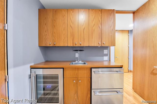 5760 Snowshoe Circle, Bloomfield Hills, MI 48301
