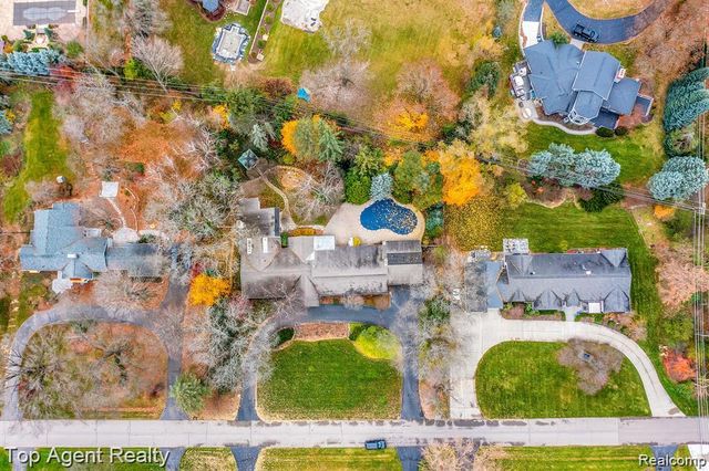 5760 Snowshoe Circle, Bloomfield Hills, MI 48301