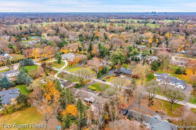 5760 Snowshoe Circle, Bloomfield Hills, MI 48301