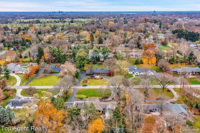 5760 Snowshoe Circle, Bloomfield Hills, MI 48301