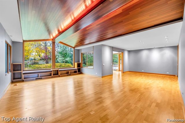 5760 Snowshoe Circle, Bloomfield Hills, MI 48301