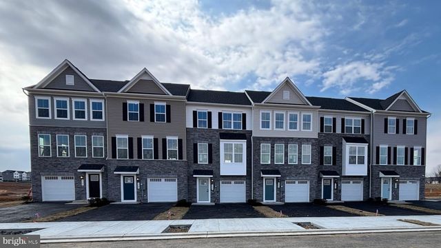 1101 DESTRIER ST, Ranson, WV 25438