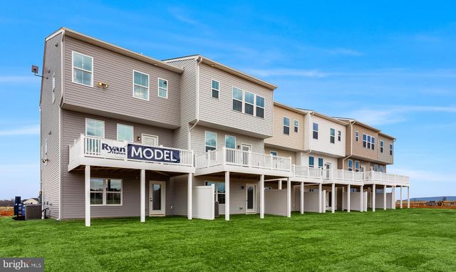 1101 DESTRIER ST, Ranson, WV 25438