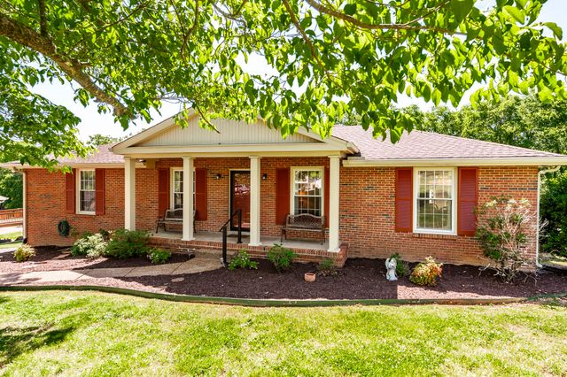 131 Honeysuckle Dr, Hendersonville, TN 37075