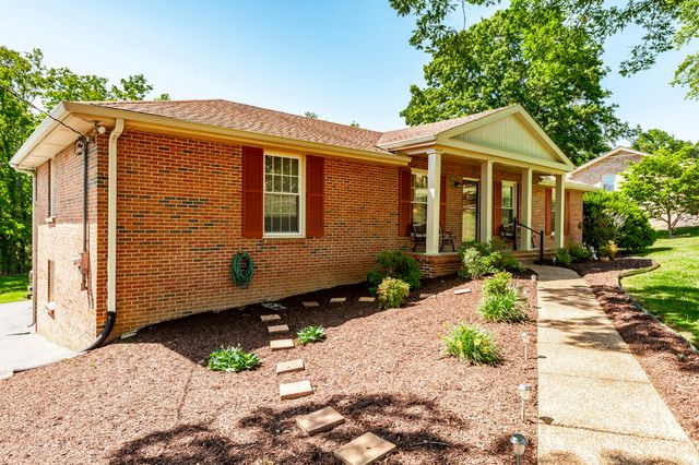 131 Honeysuckle Dr, Hendersonville, TN 37075