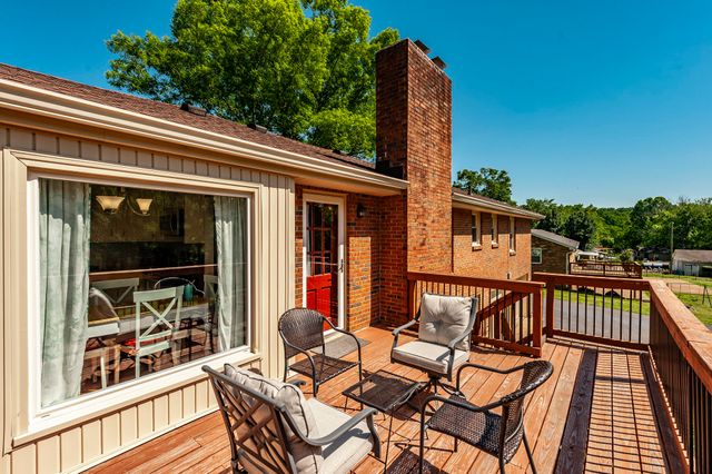 131 Honeysuckle Dr, Hendersonville, TN 37075