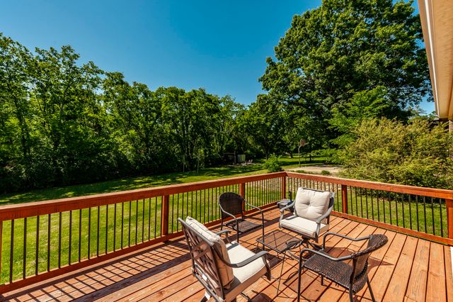 131 Honeysuckle Dr, Hendersonville, TN 37075