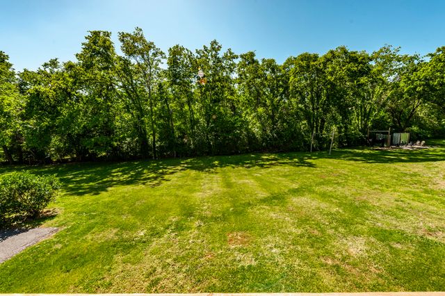 131 Honeysuckle Dr, Hendersonville, TN 37075