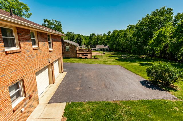 131 Honeysuckle Dr, Hendersonville, TN 37075