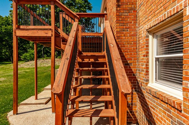 131 Honeysuckle Dr, Hendersonville, TN 37075