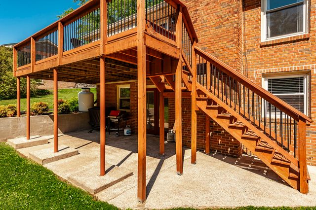 131 Honeysuckle Dr, Hendersonville, TN 37075