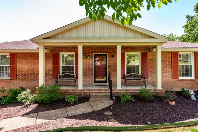 131 Honeysuckle Dr, Hendersonville, TN 37075