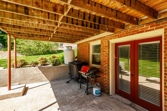 131 Honeysuckle Dr, Hendersonville, TN 37075