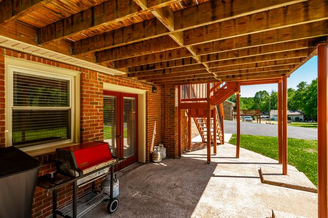 131 Honeysuckle Dr, Hendersonville, TN 37075