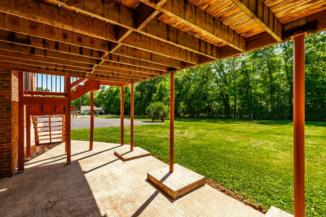 131 Honeysuckle Dr, Hendersonville, TN 37075