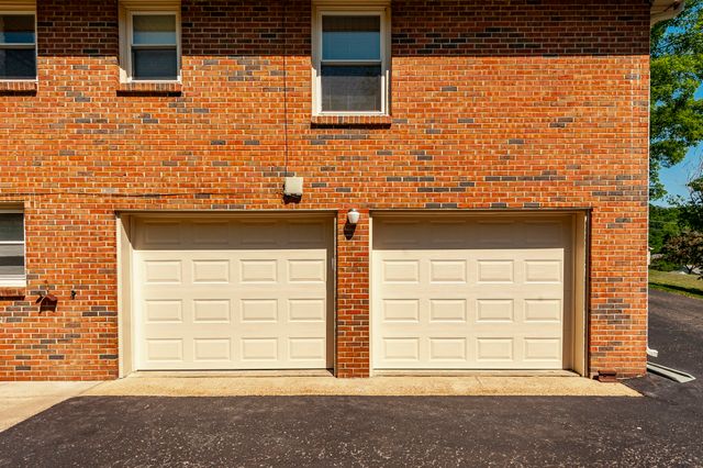 131 Honeysuckle Dr, Hendersonville, TN 37075