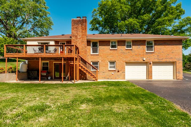 131 Honeysuckle Dr, Hendersonville, TN 37075