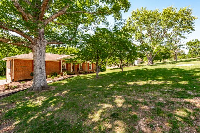 131 Honeysuckle Dr, Hendersonville, TN 37075