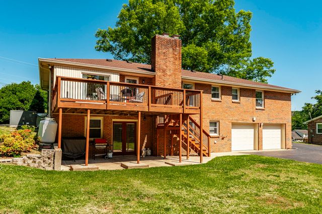 131 Honeysuckle Dr, Hendersonville, TN 37075