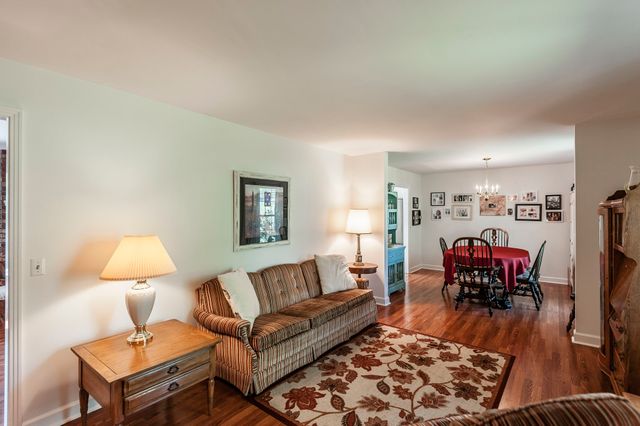 131 Honeysuckle Dr, Hendersonville, TN 37075