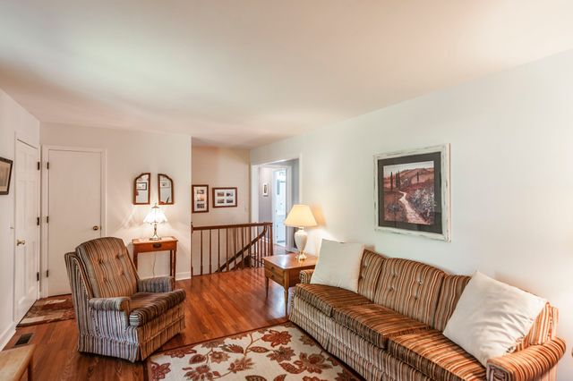 131 Honeysuckle Dr, Hendersonville, TN 37075