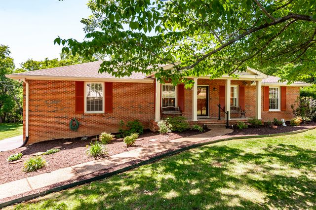 131 Honeysuckle Dr, Hendersonville, TN 37075