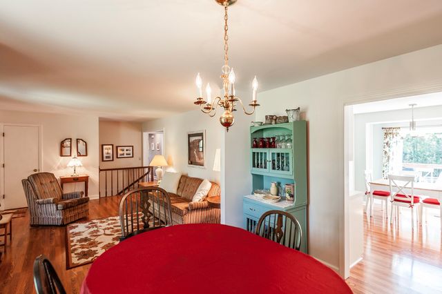 131 Honeysuckle Dr, Hendersonville, TN 37075