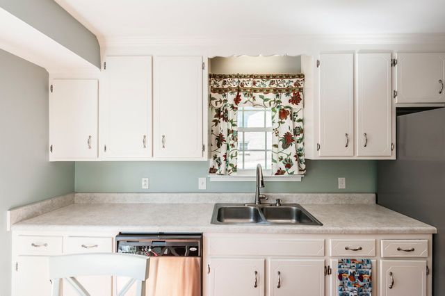 131 Honeysuckle Dr, Hendersonville, TN 37075