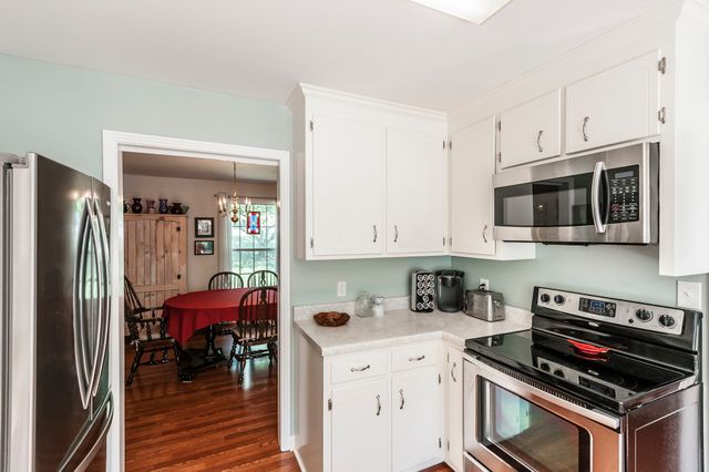 131 Honeysuckle Dr, Hendersonville, TN 37075