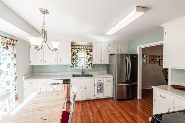 131 Honeysuckle Dr, Hendersonville, TN 37075