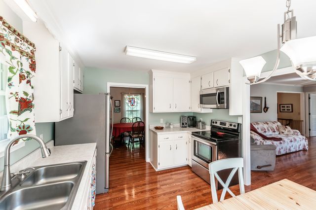 131 Honeysuckle Dr, Hendersonville, TN 37075