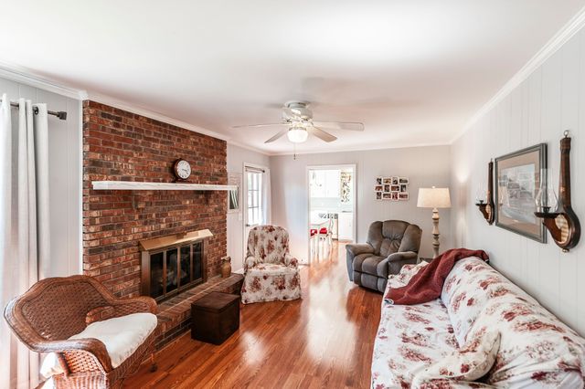 131 Honeysuckle Dr, Hendersonville, TN 37075