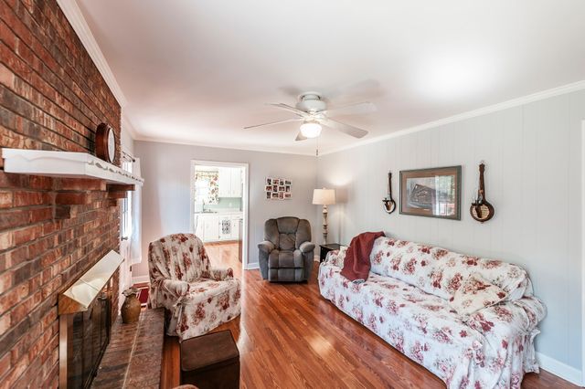 131 Honeysuckle Dr, Hendersonville, TN 37075