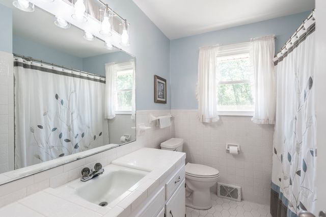 131 Honeysuckle Dr, Hendersonville, TN 37075