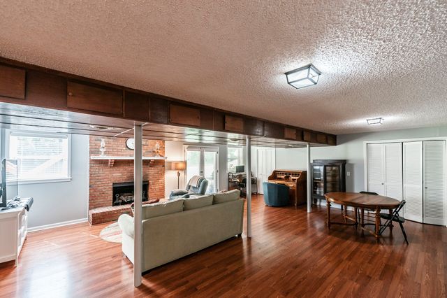131 Honeysuckle Dr, Hendersonville, TN 37075