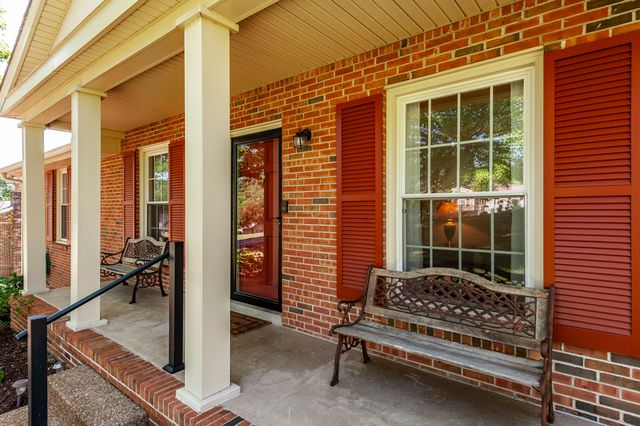 131 Honeysuckle Dr, Hendersonville, TN 37075
